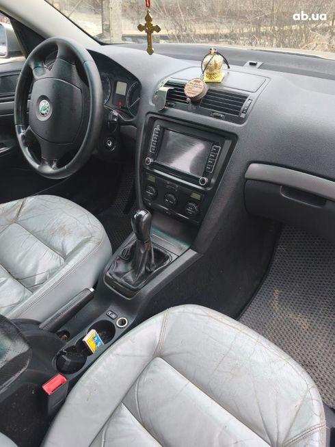 Skoda Octavia 2008 бежевый - фото 8