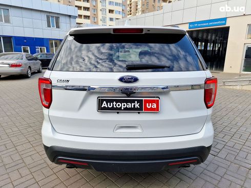 Ford Explorer 2017 белый - фото 15