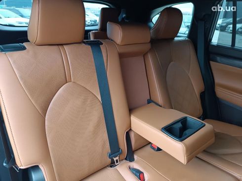 Toyota Highlander 2021 коричневый - фото 22