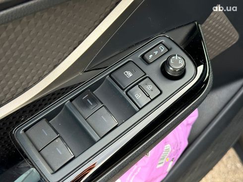 Toyota C-HR 2022 серый - фото 16