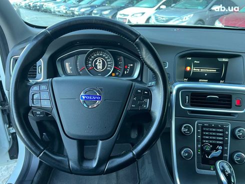 Volvo V60 2014 белый - фото 20
