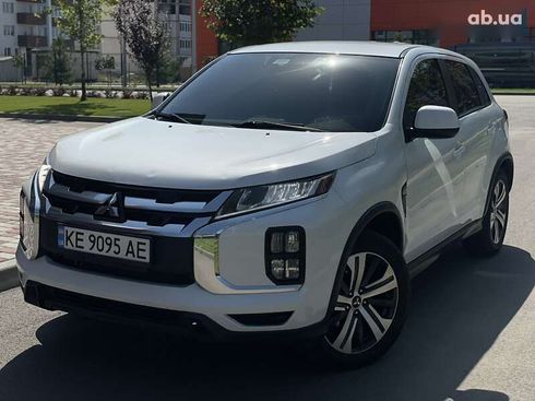 Mitsubishi Outlander 2020 - фото 3