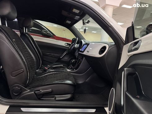 Volkswagen Beetle 2012 белый - фото 7