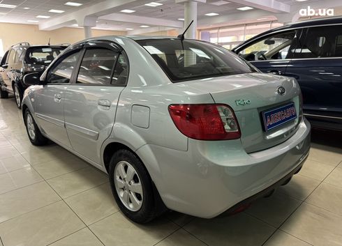 Kia Rio 2010 серебристый - фото 14