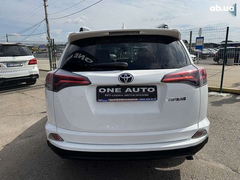 Toyota RAV4 2017 - фото 7