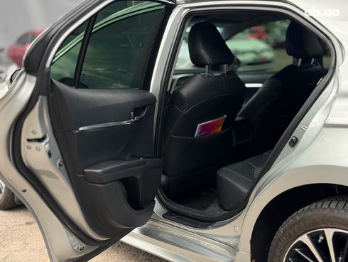 Toyota Camry 2018 серый - фото 35
