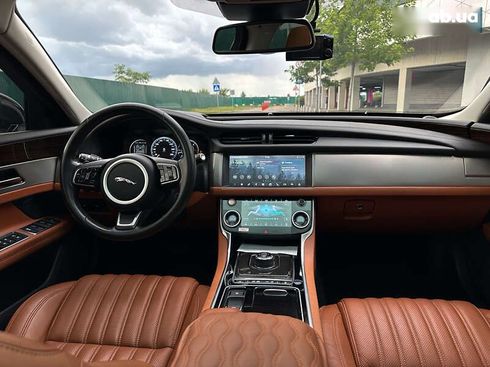 Jaguar XF 2016 - фото 23