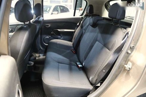 Renault Sandero 2019 - фото 10