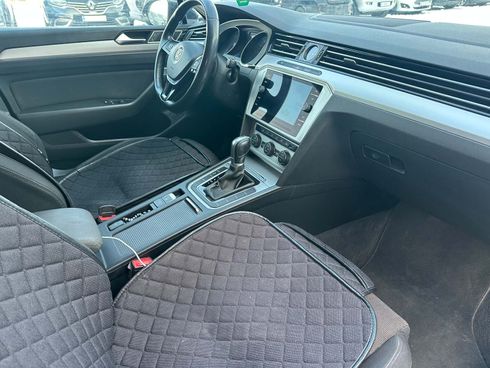 Volkswagen Passat 2018 черный - фото 13
