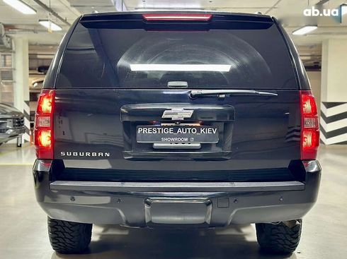 Chevrolet Suburban 2011 - фото 13