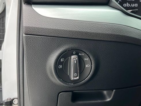 Skoda Superb 2018 белый - фото 18