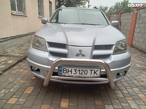 Mitsubishi Outlander 2003 серебристый - фото 2