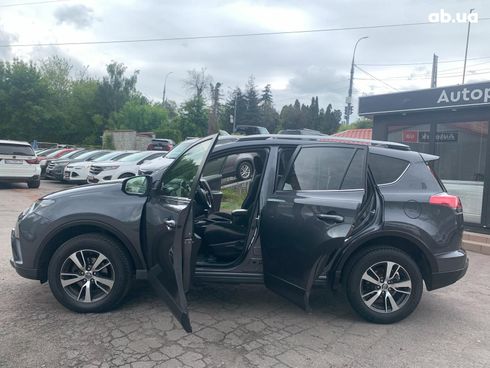 Toyota RAV4 2016 серый - фото 18