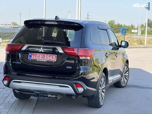 Mitsubishi Outlander 2019 - фото 3