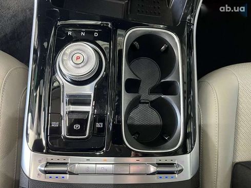 Kia Carnival 2023 - фото 19