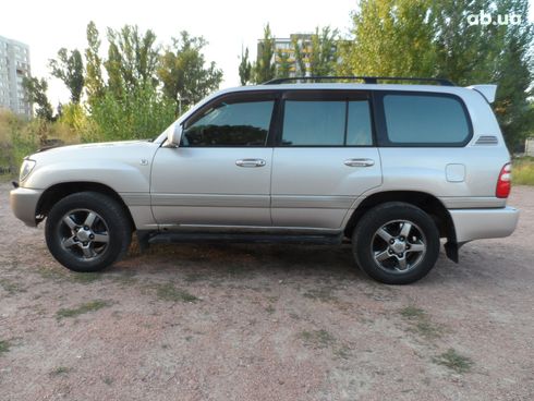 Toyota Land Cruiser 2002 серебристый - фото 2