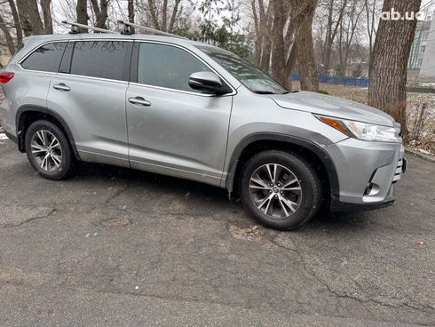 Toyota Highlander 2018 серый - фото 4