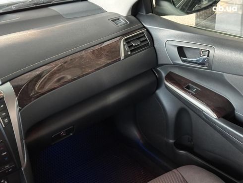 Toyota Camry 2015 серый - фото 19