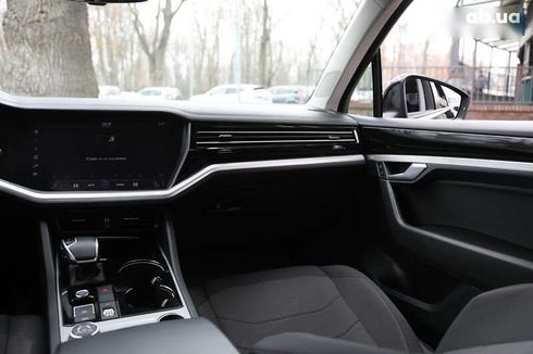 Volkswagen Touareg 2018 - фото 13