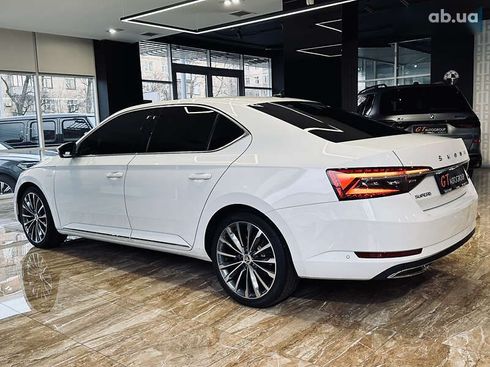 Skoda Superb 2021 - фото 10