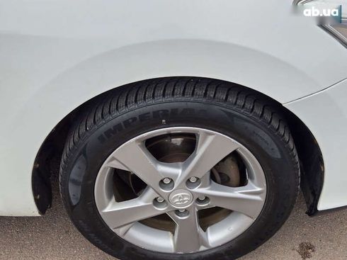 Toyota Auris 2011 - фото 18