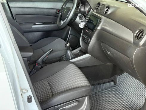 Suzuki Vitara 2018 белый - фото 17