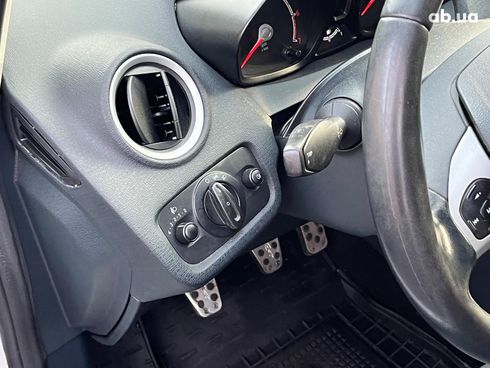 Ford Fiesta 2012 белый - фото 49