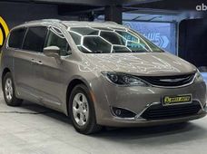 Продажа б/у Chrysler Pacifica 2017 года в Черновцах - купить на Автобазаре