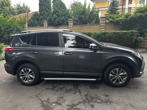 Toyota RAV4 2017 серый - фото 4
