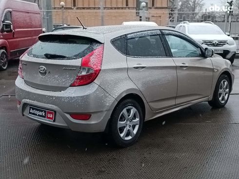 Hyundai Accent 2012 бежевый - фото 7