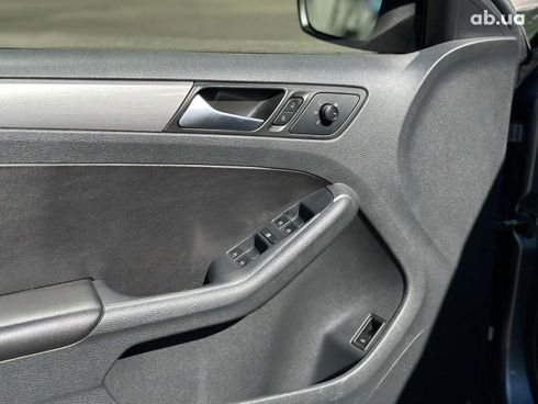 Volkswagen Jetta 2016 серый - фото 17