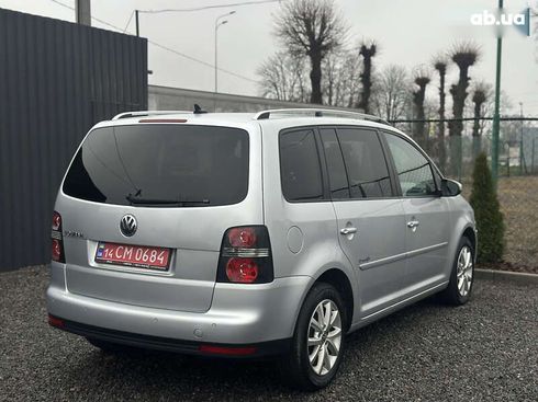 Volkswagen Touran 2010 - фото 19