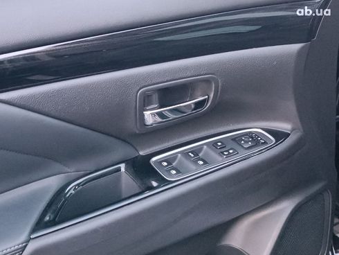 Mitsubishi Outlander 2018 черный - фото 38