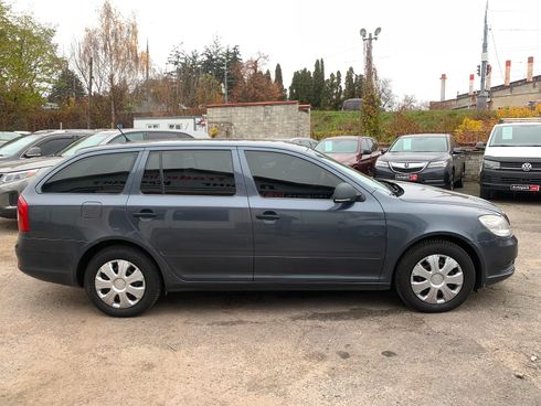 Skoda Octavia 2010 серый - фото 4