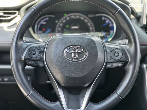 Toyota RAV4 2020 серый - фото 11