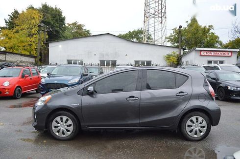 Toyota Prius C 2012 - фото 6