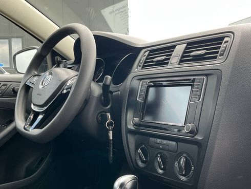 Volkswagen Jetta 2016 белый - фото 6