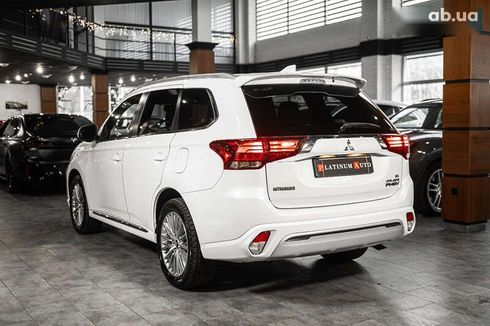 Mitsubishi Outlander 2019 - фото 21