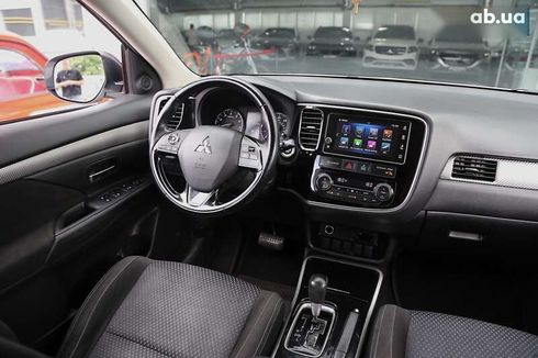Mitsubishi Outlander 2017 - фото 12