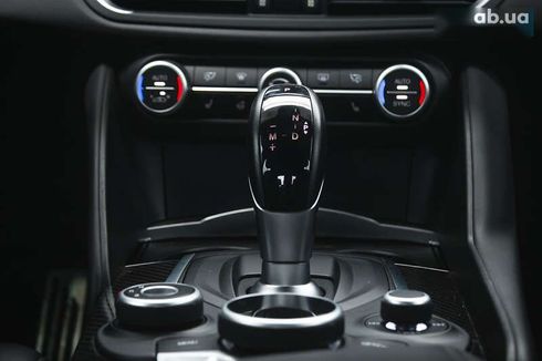 Alfa Romeo Giulia 2019 - фото 24