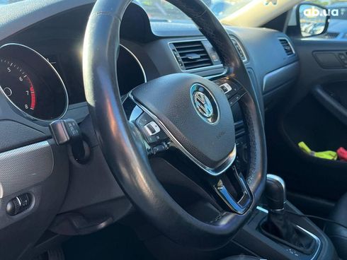 Volkswagen Jetta 2016 белый - фото 12
