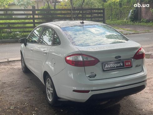 Ford Fiesta 2018 белый - фото 5