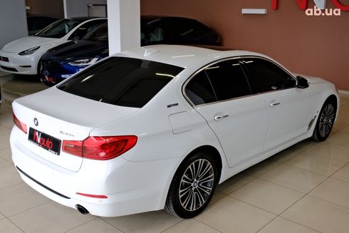 BMW 5 серия 2017 белый - фото 5