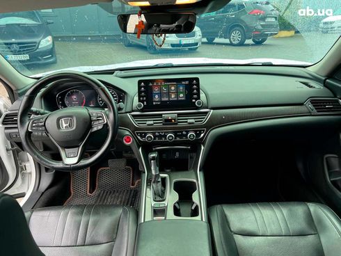 Honda Accord 2018 белый - фото 38