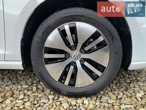 Volkswagen e-Golf 2020 - фото 13