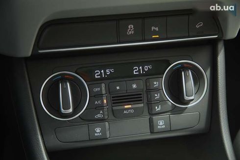 Audi Q3 2016 - фото 16