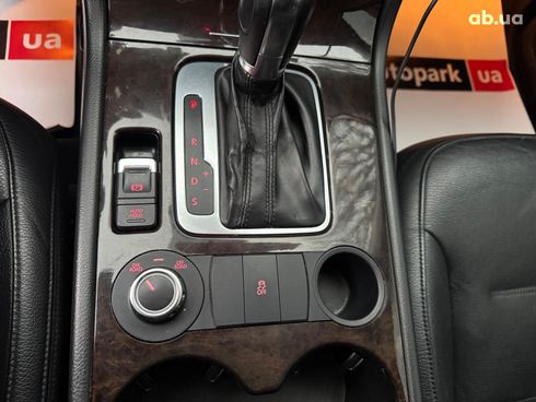 Volkswagen Touareg 2012 черный - фото 26