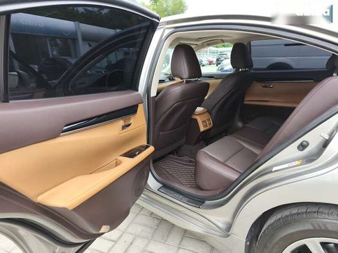 Lexus ES 2018 - фото 15