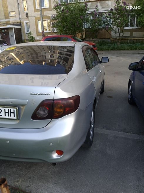 Toyota Corolla 2007 серебристый - фото 10