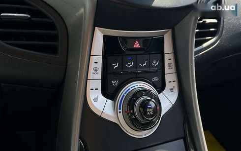 Hyundai Elantra 2012 - фото 15